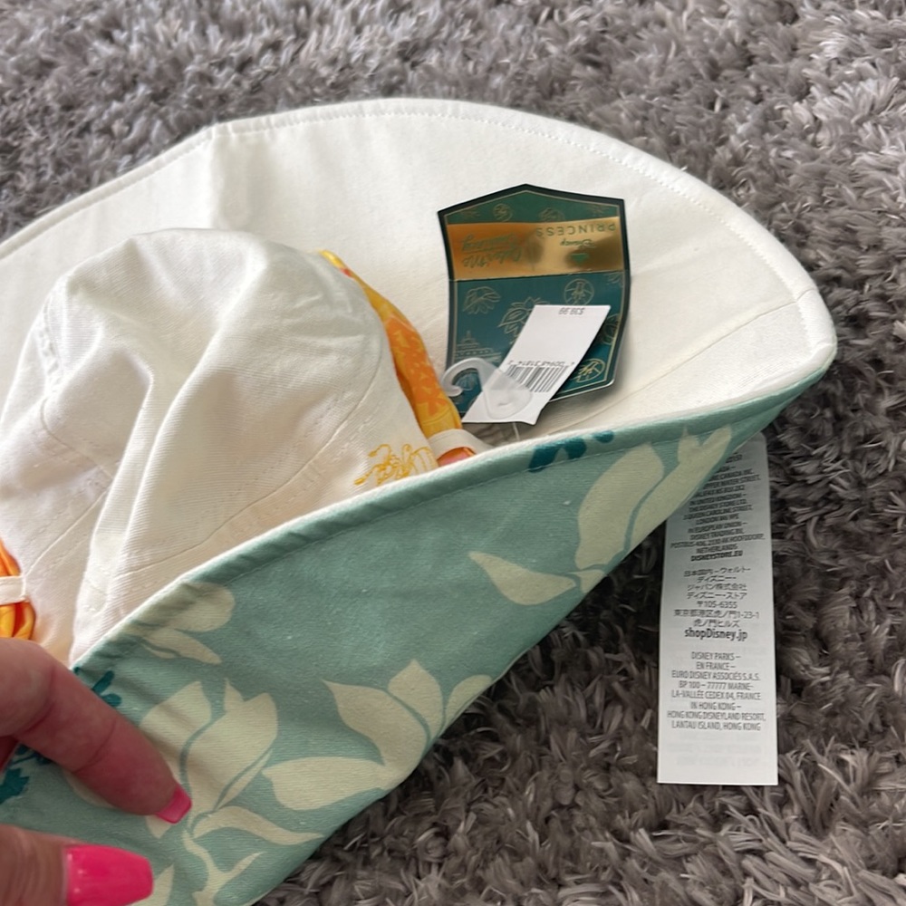 new REVERSABLE Disney color me Courtney Disney princess sunhat one size - Picture 7 of 8